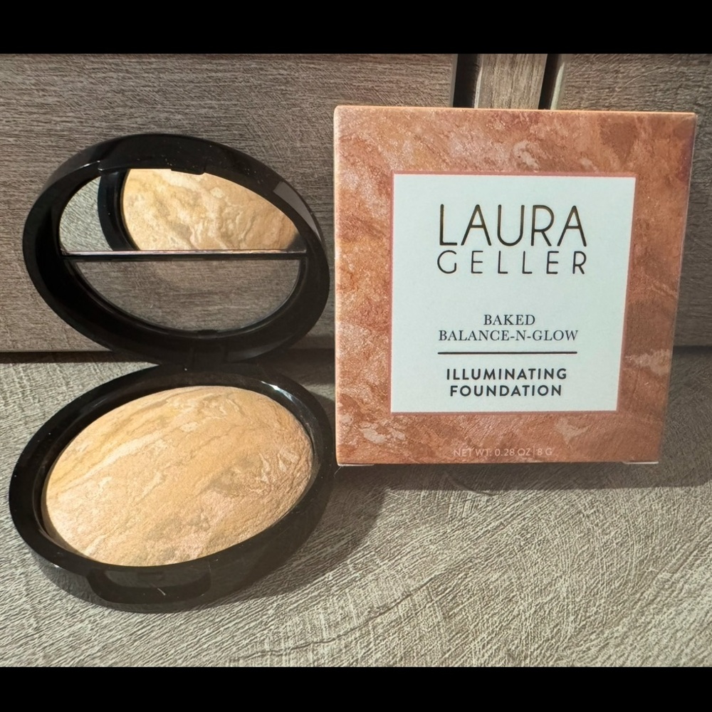 Laura Geller Baked Balance N Glow Illuminating Foundation LIGHT - NEW Full Size